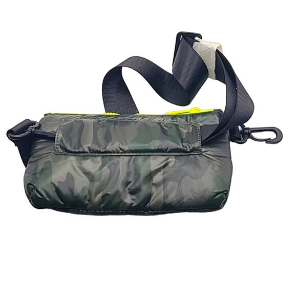 DSG Women's Camo Print Waist Pack with Neon Zippers – NWOT - Picture 4 of 5